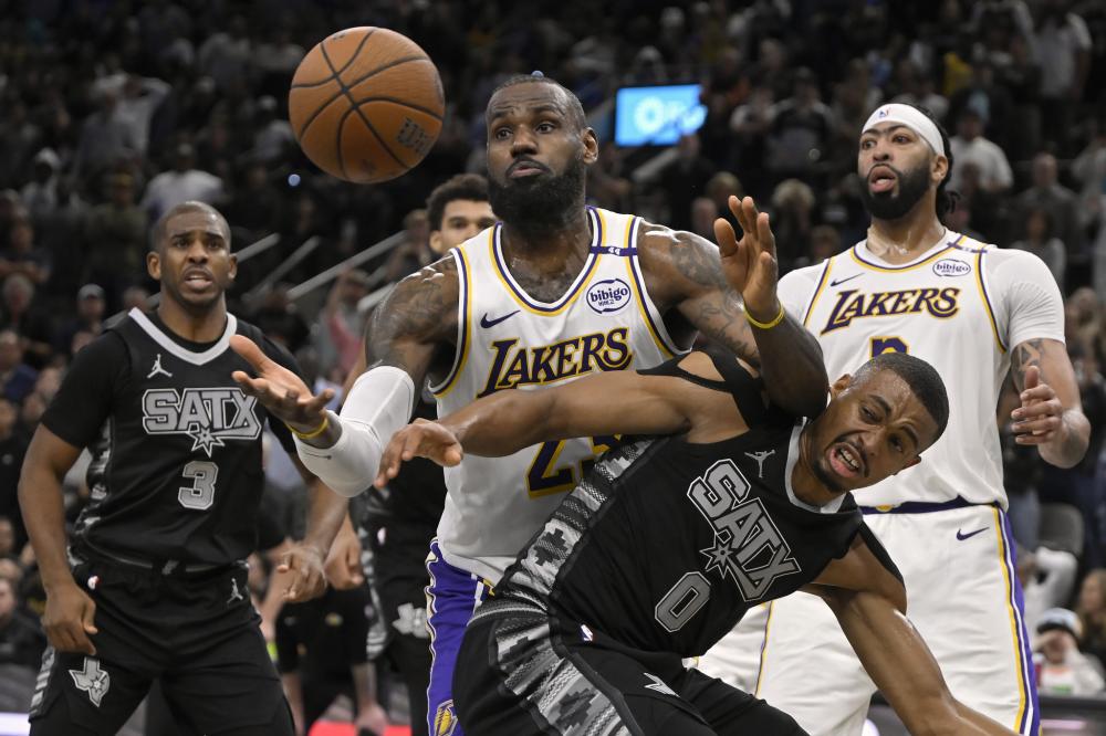 球队阵容臃 球队阵容臃