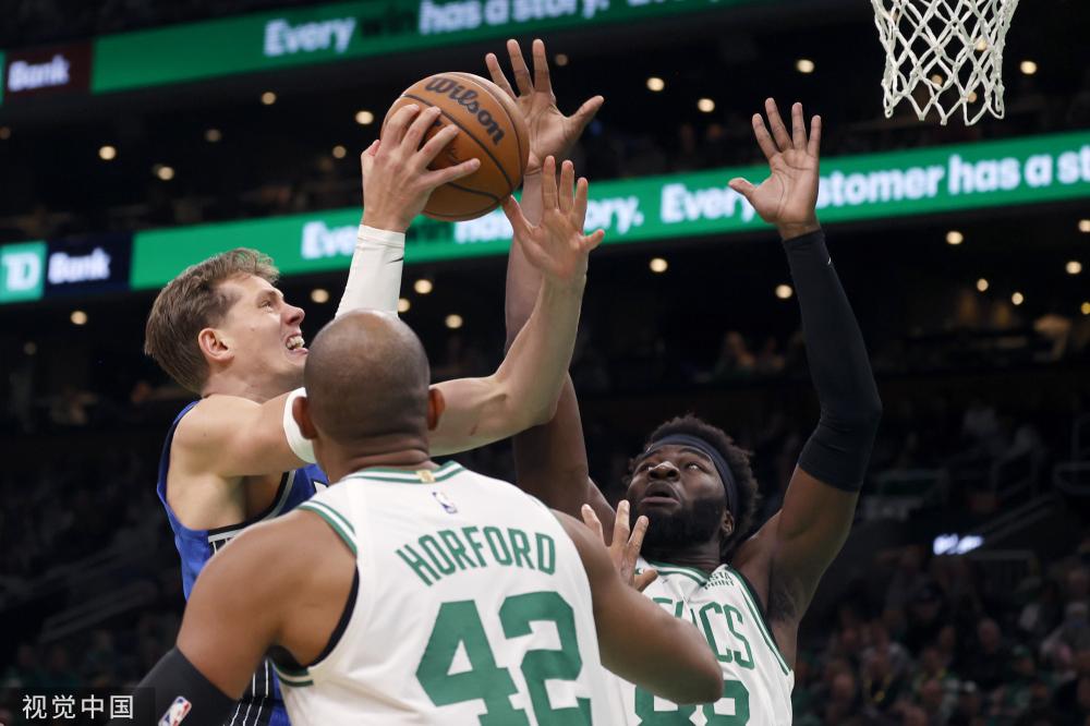 他的鞋钉直 他的鞋钉直